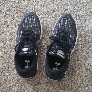 Underarmour charged rogue sneakers